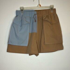 Fabletics Cargo Shorts Womens Size M Desert/Blue Stone Practically New